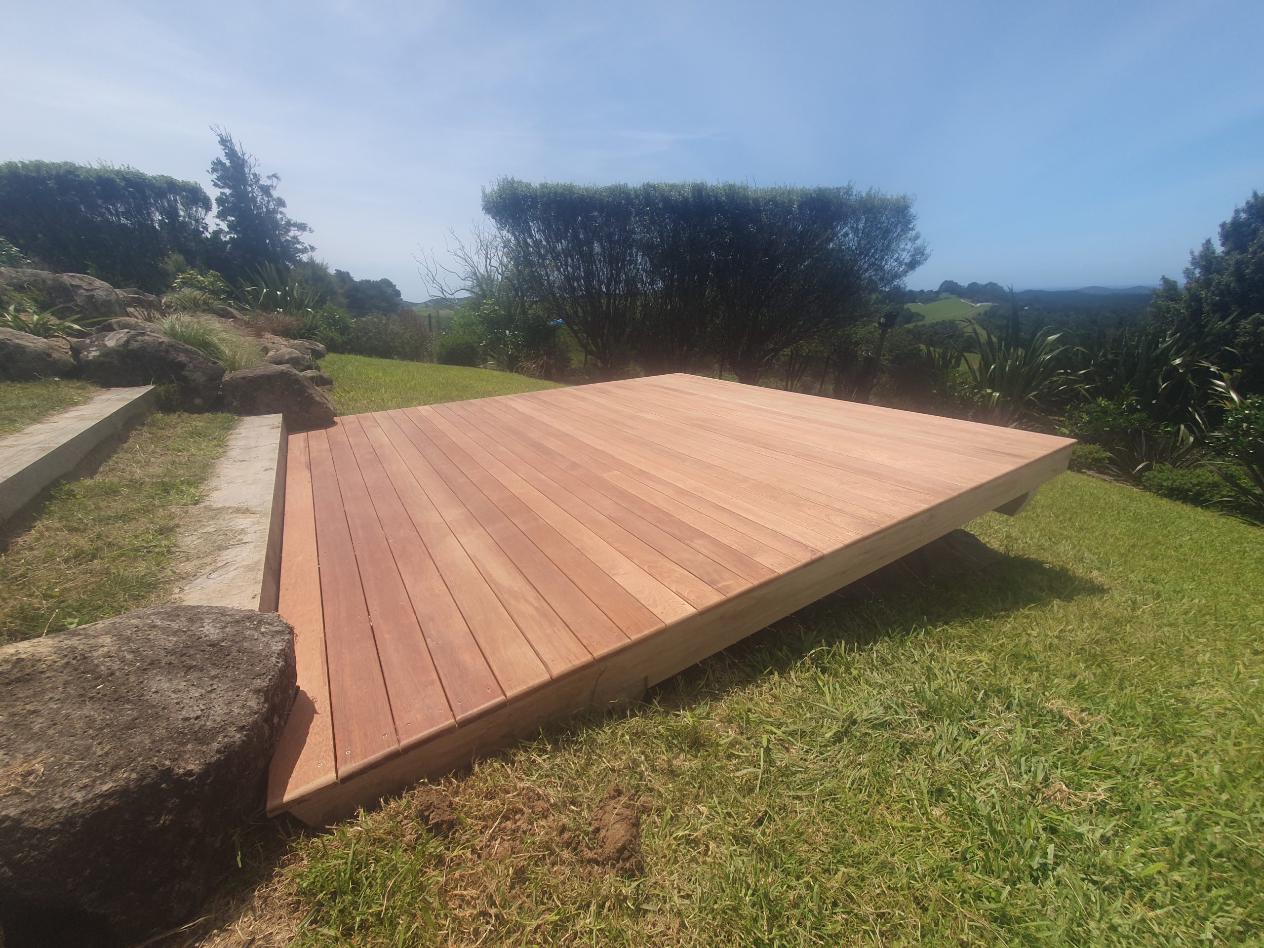 overhang kwila deck done